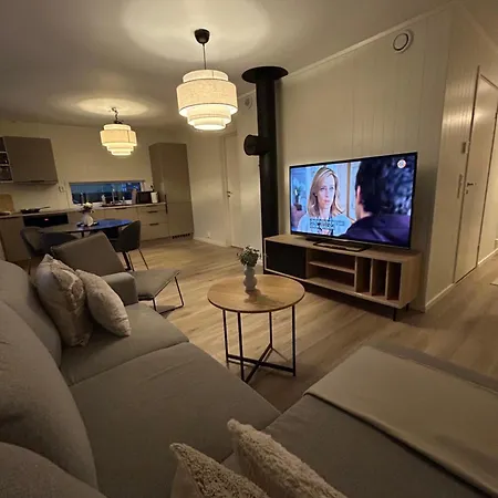Ghar-new 2 Bedrooms Near Airport And Oslo City-free Parking *
