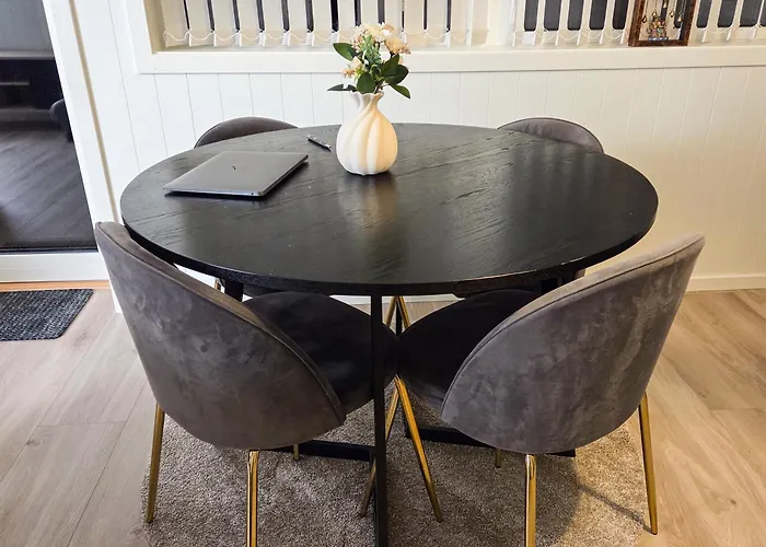 Ghar-New 2 Bedrooms Apartment Near Airport And Oslo City-Free Parking *